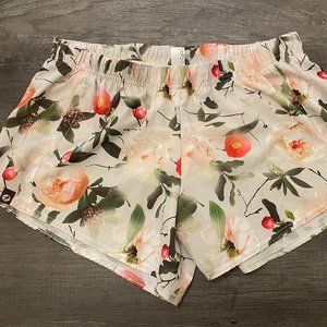 Oiselle Moody Floral (ivory) shorts - size 8
